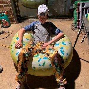 Meet your Posher, Avery